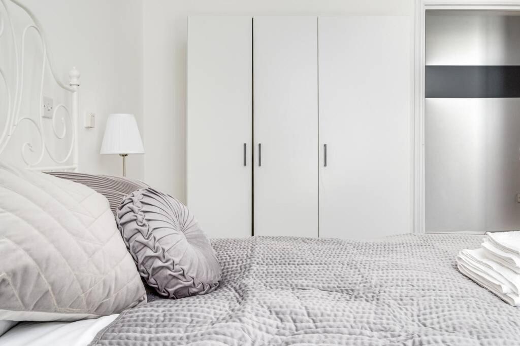 Apartment Luxury 2bed Spacious Apartment- Centre- Free Parking *