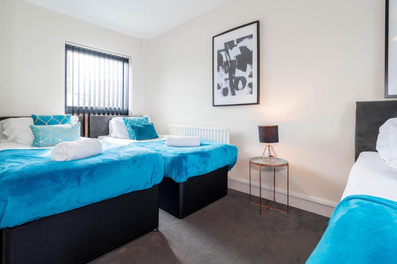 Centre Townhouse - 3 Bedrooms - Garage - Parking - Rated Holiday home Birmingham