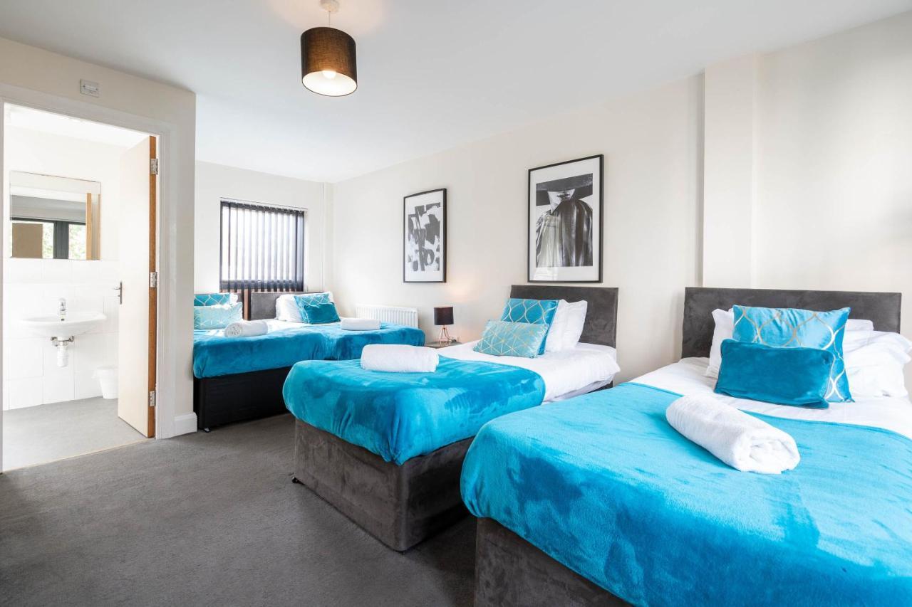 Centre Townhouse - 3 Bedrooms - Garage - Parking - Rated