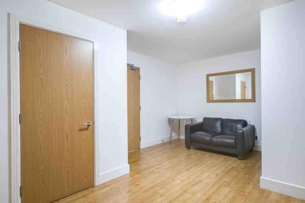 Location Location Location Centre Apartment *