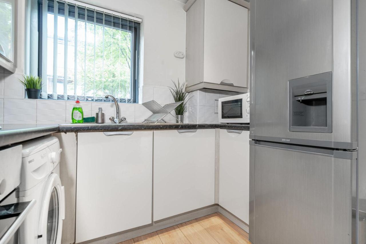 Centre Townhouse - 3 Bedrooms - Garage - Parking - Rated *