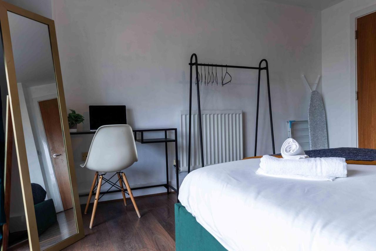 The Ivy . Contemporary Apart . Ideal For Long Apartment Birmingham