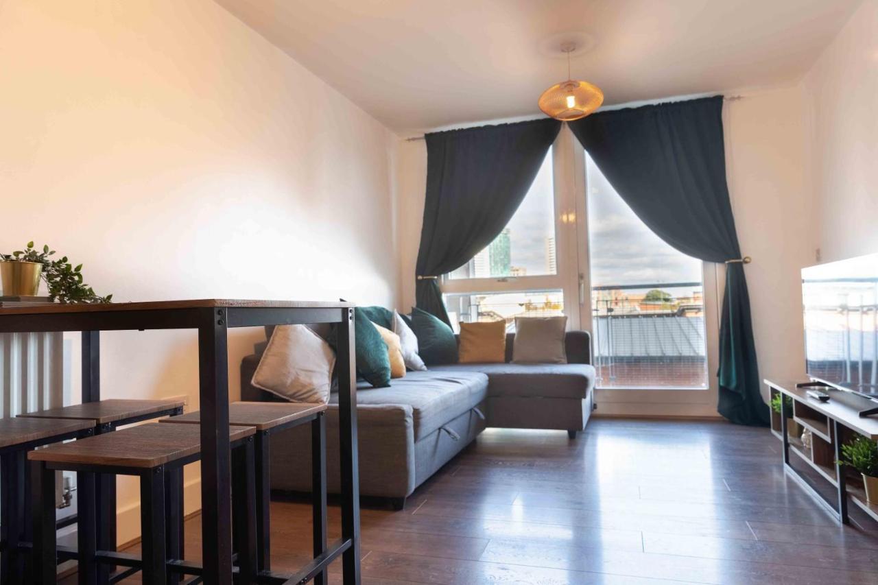 Apartment The Ivy . Contemporary Apart . Ideal For Long *