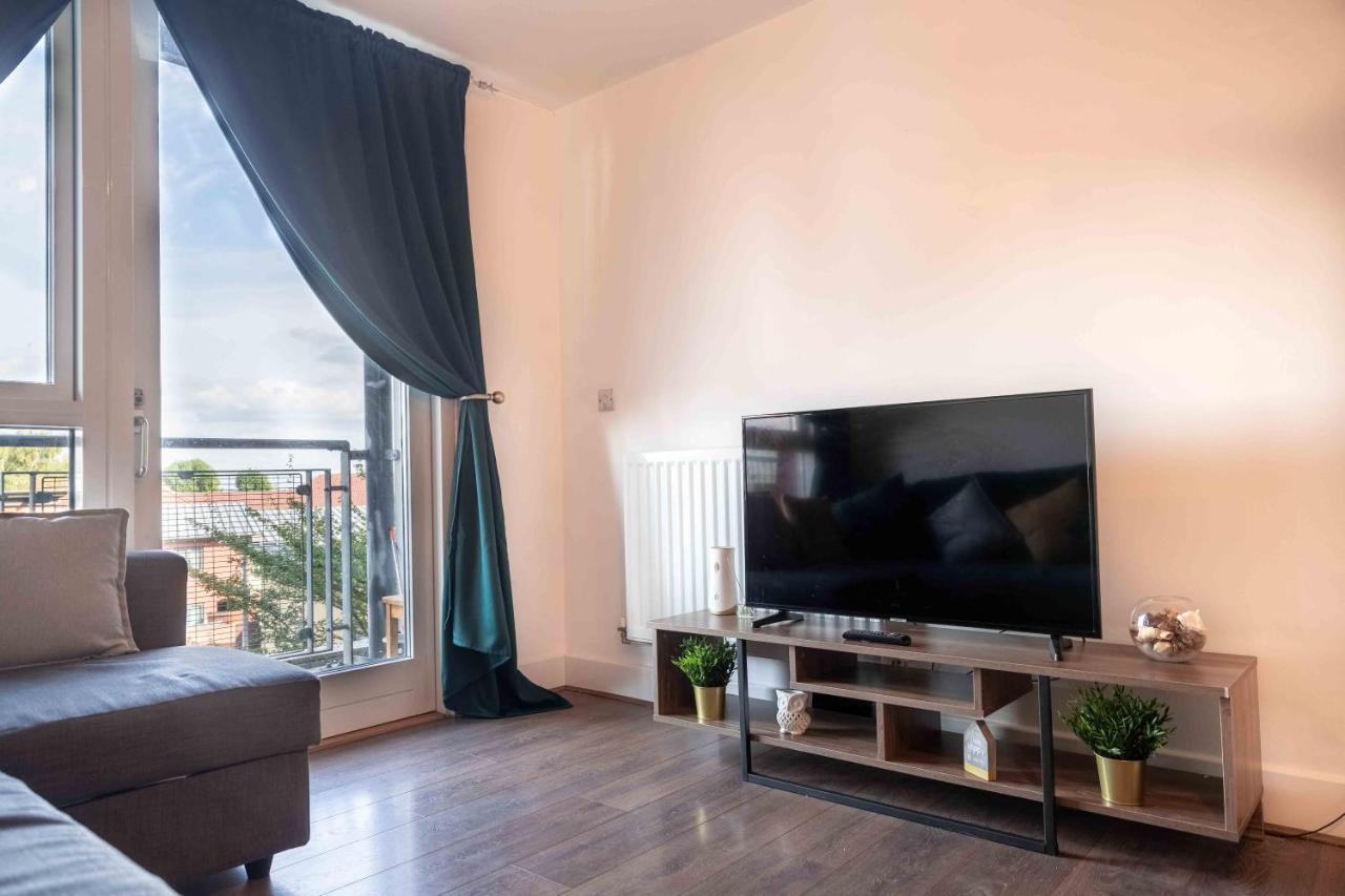 The Ivy . Contemporary Apart . Ideal For Long Apartment *