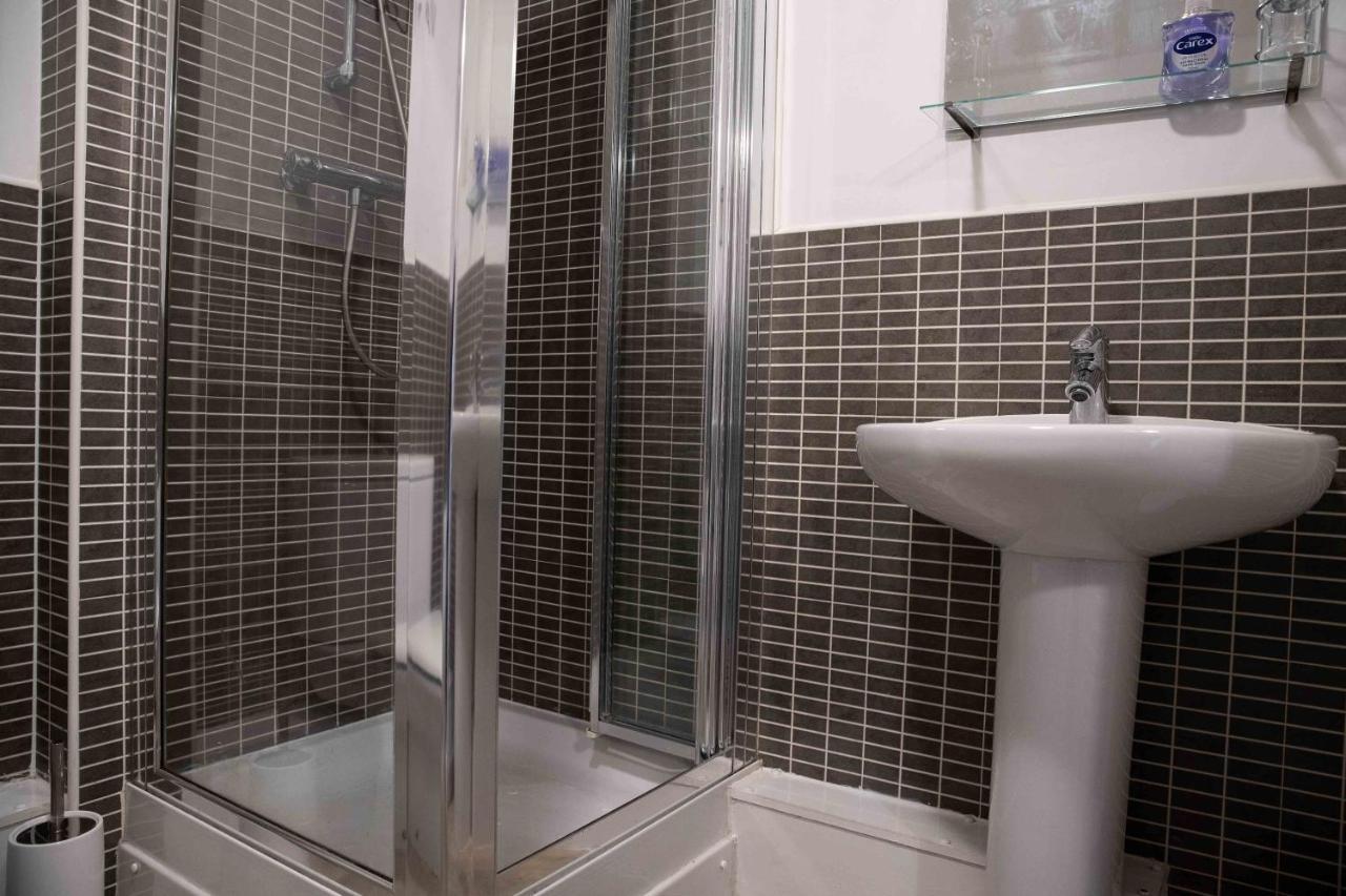 Apartment The Ivy . Contemporary Apart . Ideal For Long Birmingham