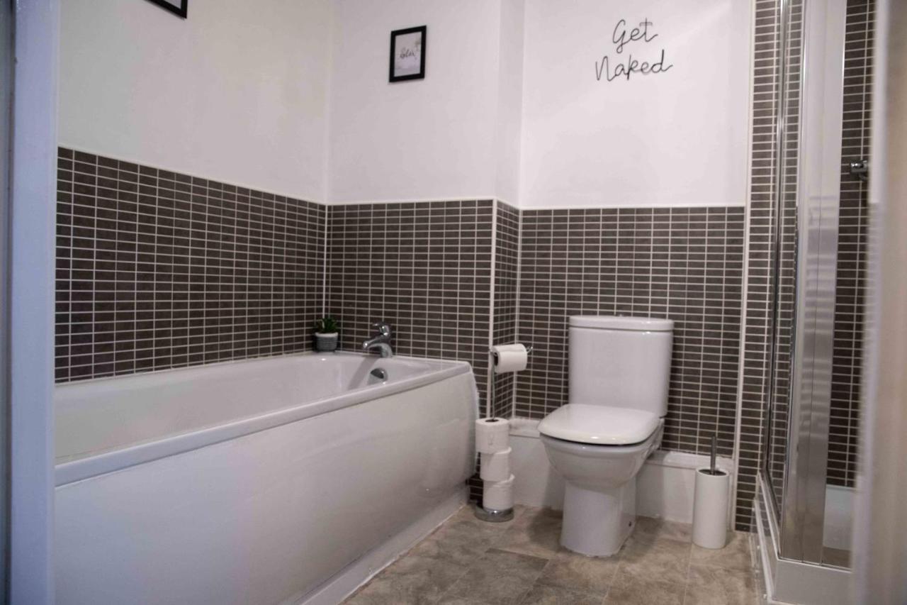 Apartment The Ivy . Contemporary Apart . Ideal For Long