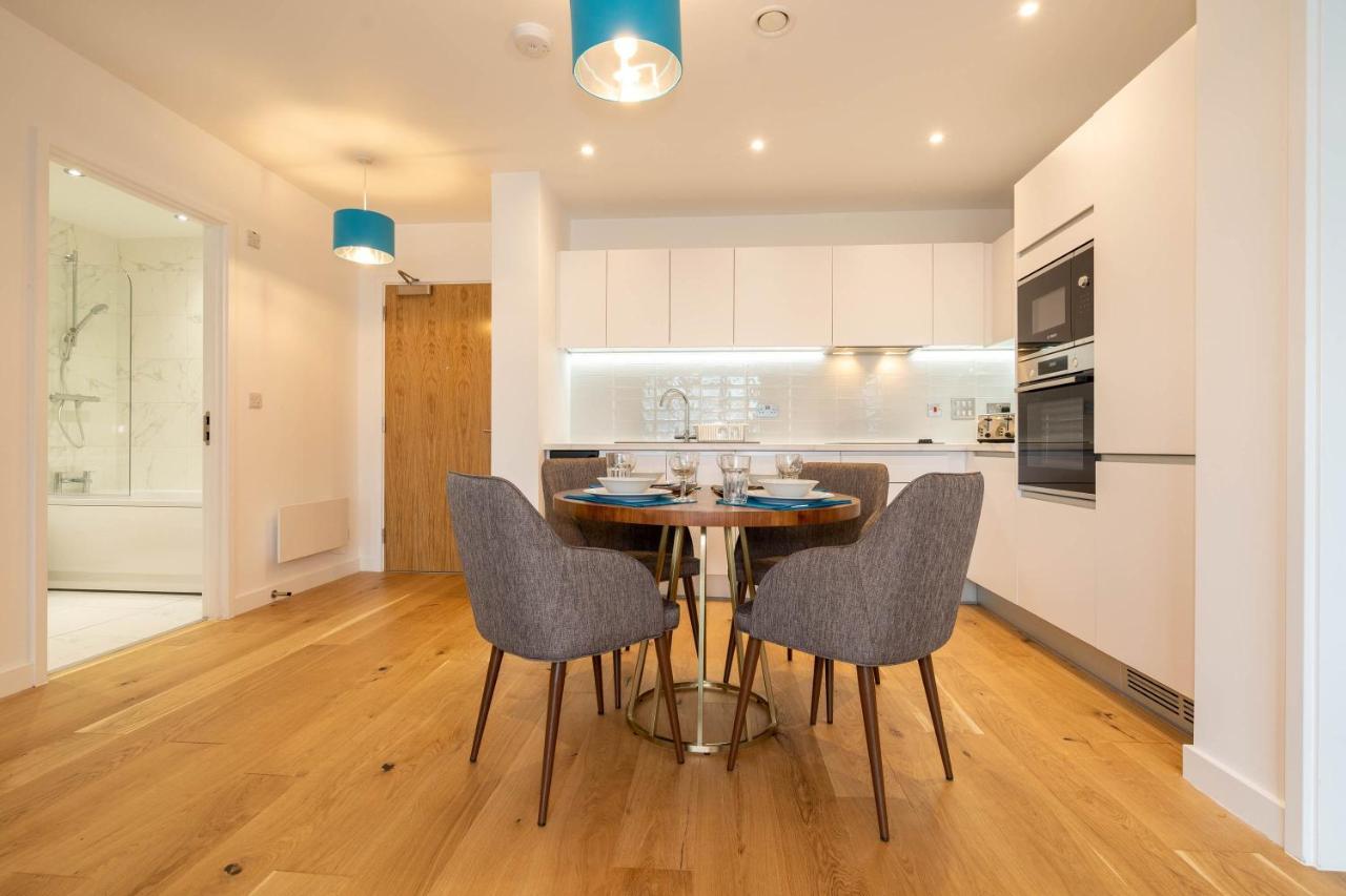 New Build ☆ Luxury Teal 2 Bed, 2 Bath Apartment - 5 Min Walk From Bullring/Cube/Mailbox/New Street Station Apartment