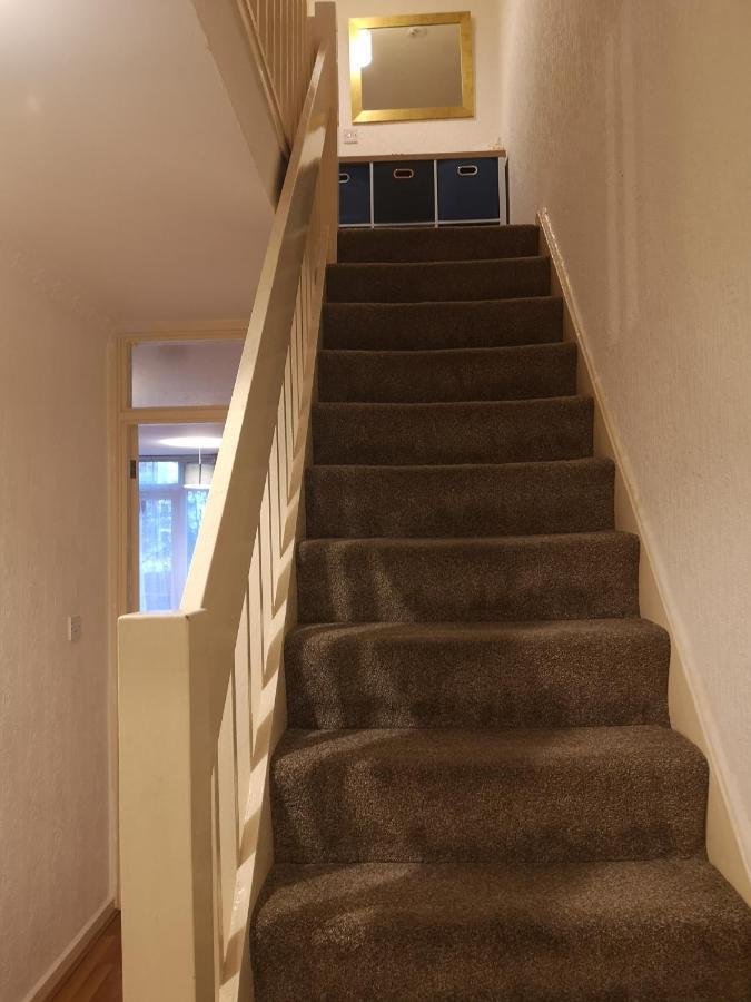 Brumstay Uk - 5 Bed Townhouse With Garden And Parking For Upto 3 Small Cars Birmingham