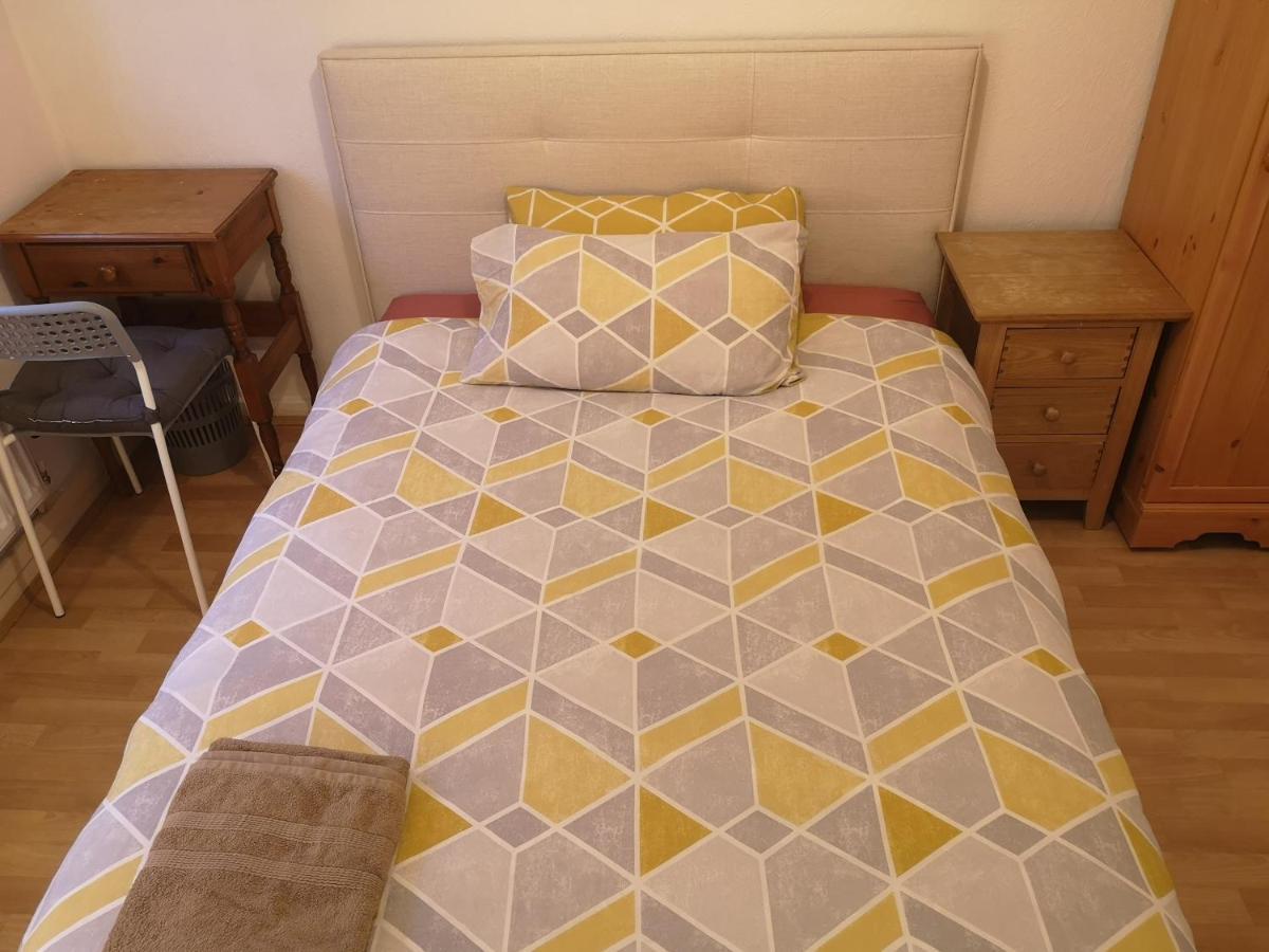Brumstay Uk - 5 Bed Townhouse With Garden And Parking For Upto 3 Small Cars Birmingham