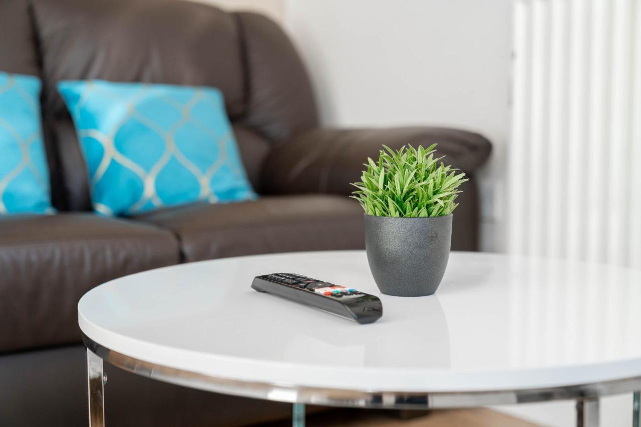 Centre - Parkside Terrace - King Size Bed - Parking - Rated