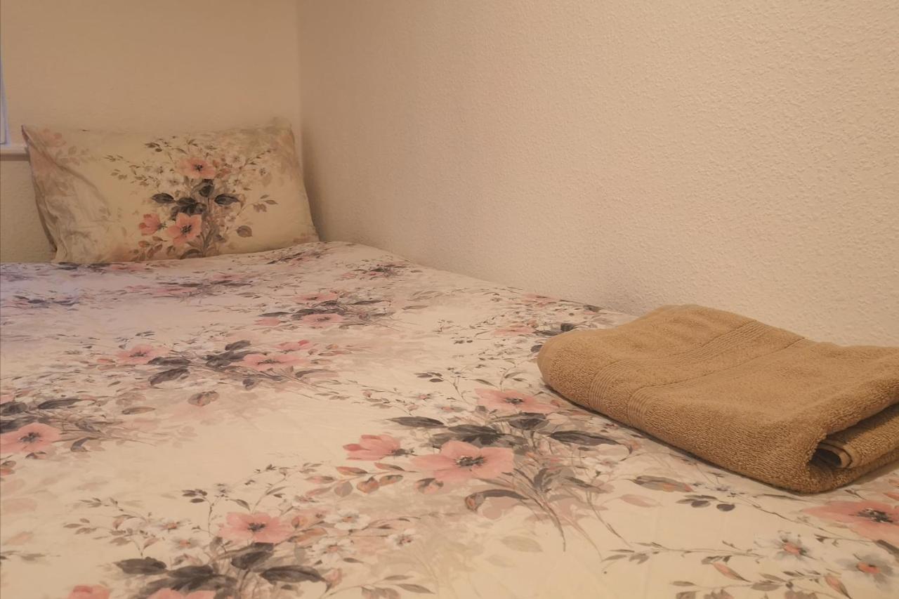 Brumstay Uk - 5 Bed Townhouse With Garden And Parking For Upto 3 Small Cars *