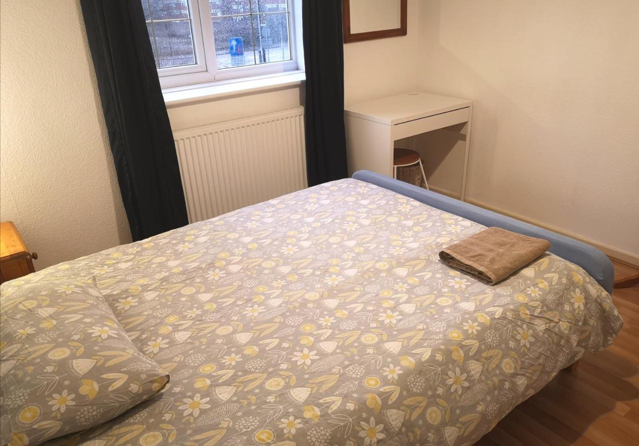 Brumstay Uk - 5 Bed Townhouse With Garden And Parking For Upto 3 Small Cars Holiday home