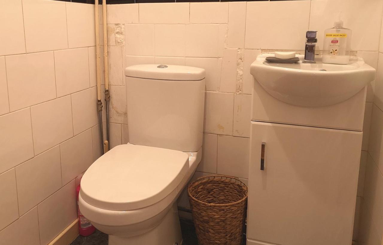 Brumstay Uk - 5 Bed Townhouse With Garden And Parking For Upto 3 Small Cars Holiday home *