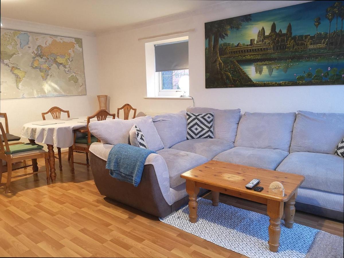 Holiday home Brumstay Uk - 5 Bed Townhouse With Garden And Parking For Upto 3 Small Cars *