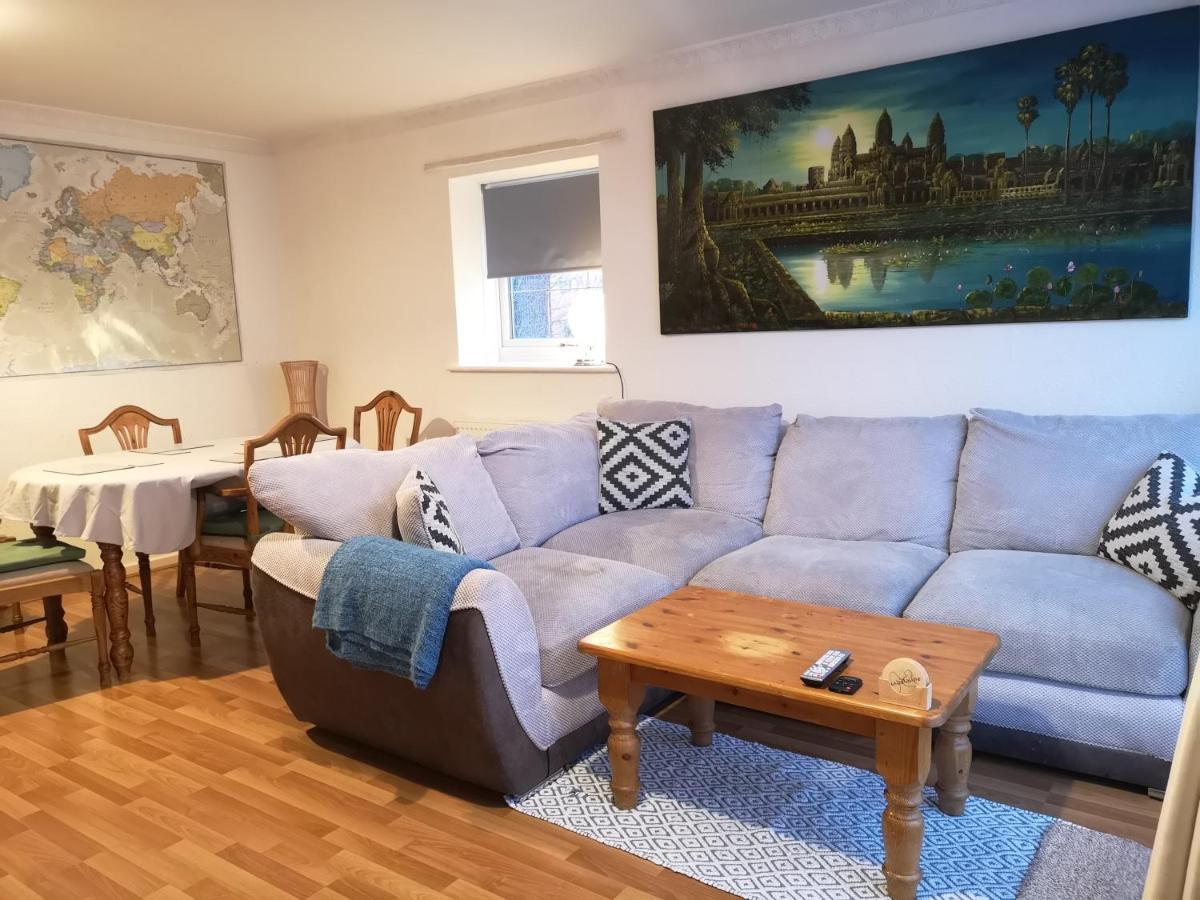 Brumstay Uk - 5 Bed Townhouse With Garden And Parking For Upto 3 Small Cars Birmingham