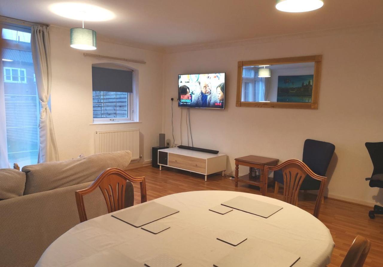 Brumstay Uk - 5 Bed Townhouse With Garden And Parking For Upto 3 Small Cars Holiday home Birmingham