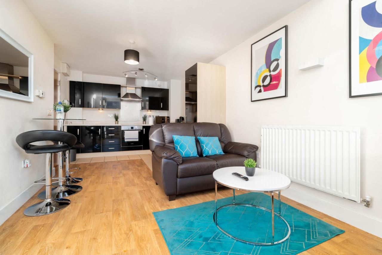 Apartment Centre - Parkside Terrace - King Size Bed - Parking - Rated Birmingham