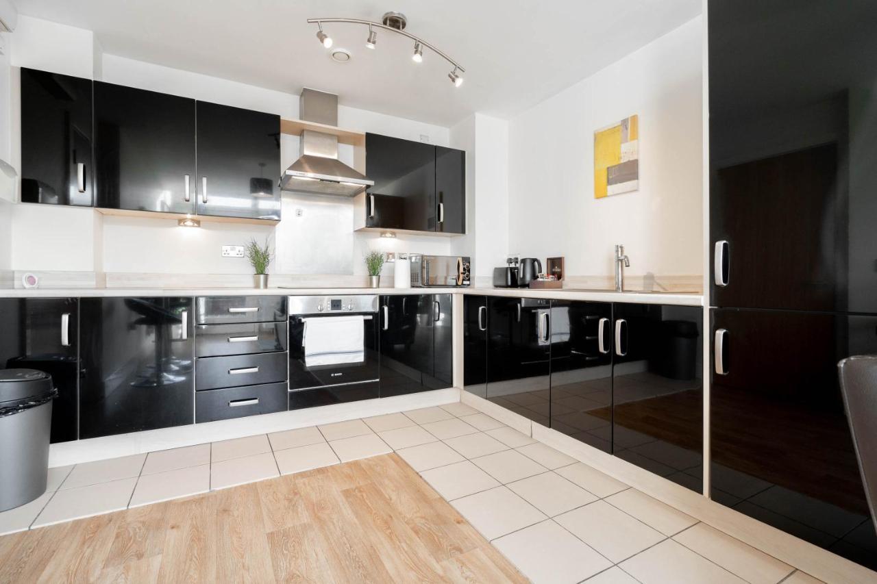 Apartment Centre - Parkside Terrace - King Size Bed - Parking - Rated *