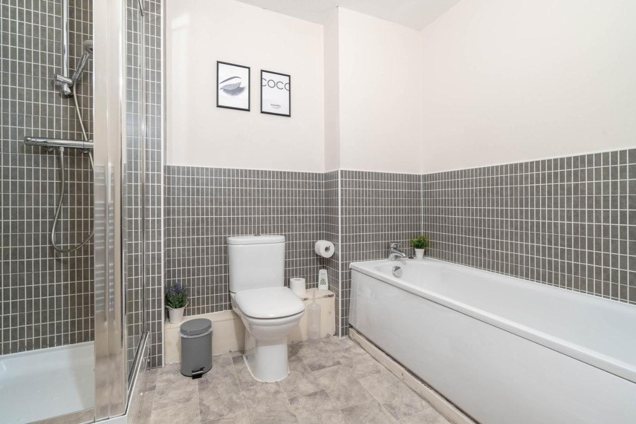 Apartment Centre - Parkside Terrace - King Size Bed - Parking - Rated