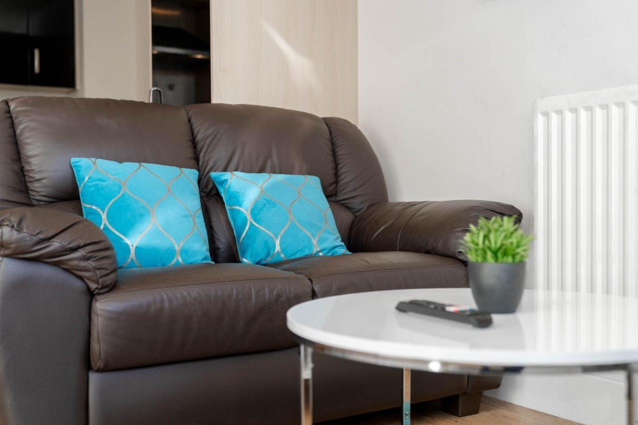 Apartment Centre - Parkside Terrace - King Size Bed - Parking - Rated