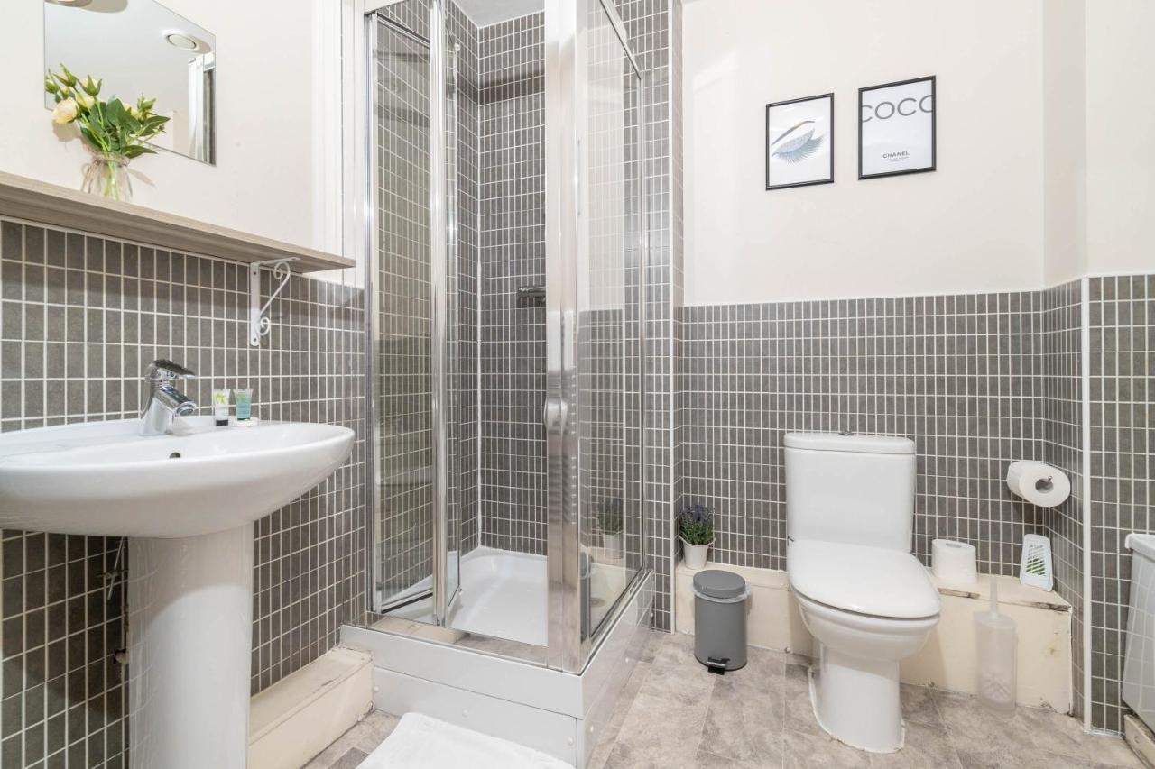 Apartment Centre - Parkside Terrace - King Size Bed - Parking - Rated