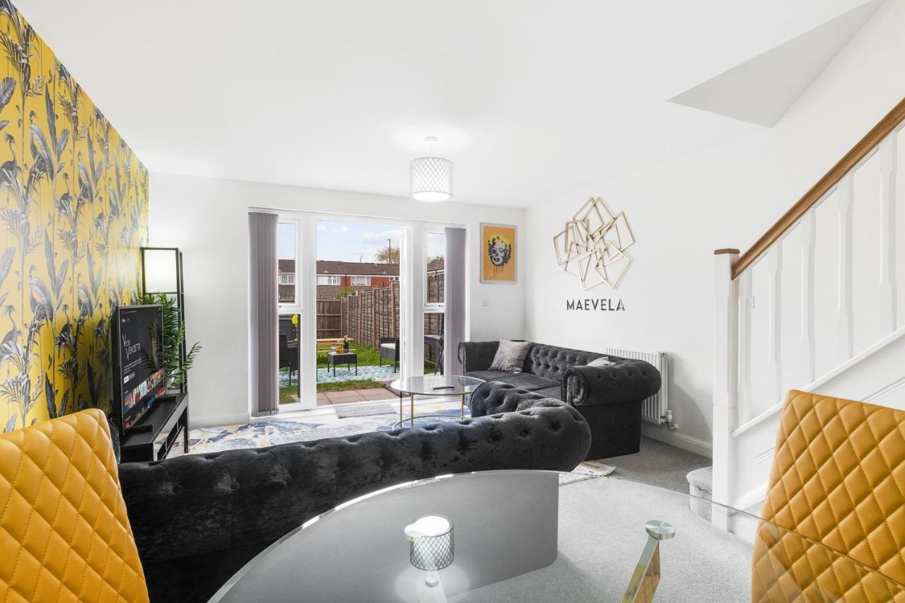 Holiday home Luxury 2 Bed House Centre ✘ Bbq & Garden ☆ Family Friendly→ Swingball & Outdoor Furniture - Free Parking → With 50 Inch Smart Tv, Free Netflix & Wifi ✘ Comfy Seating Area - By Maevela Birmingham