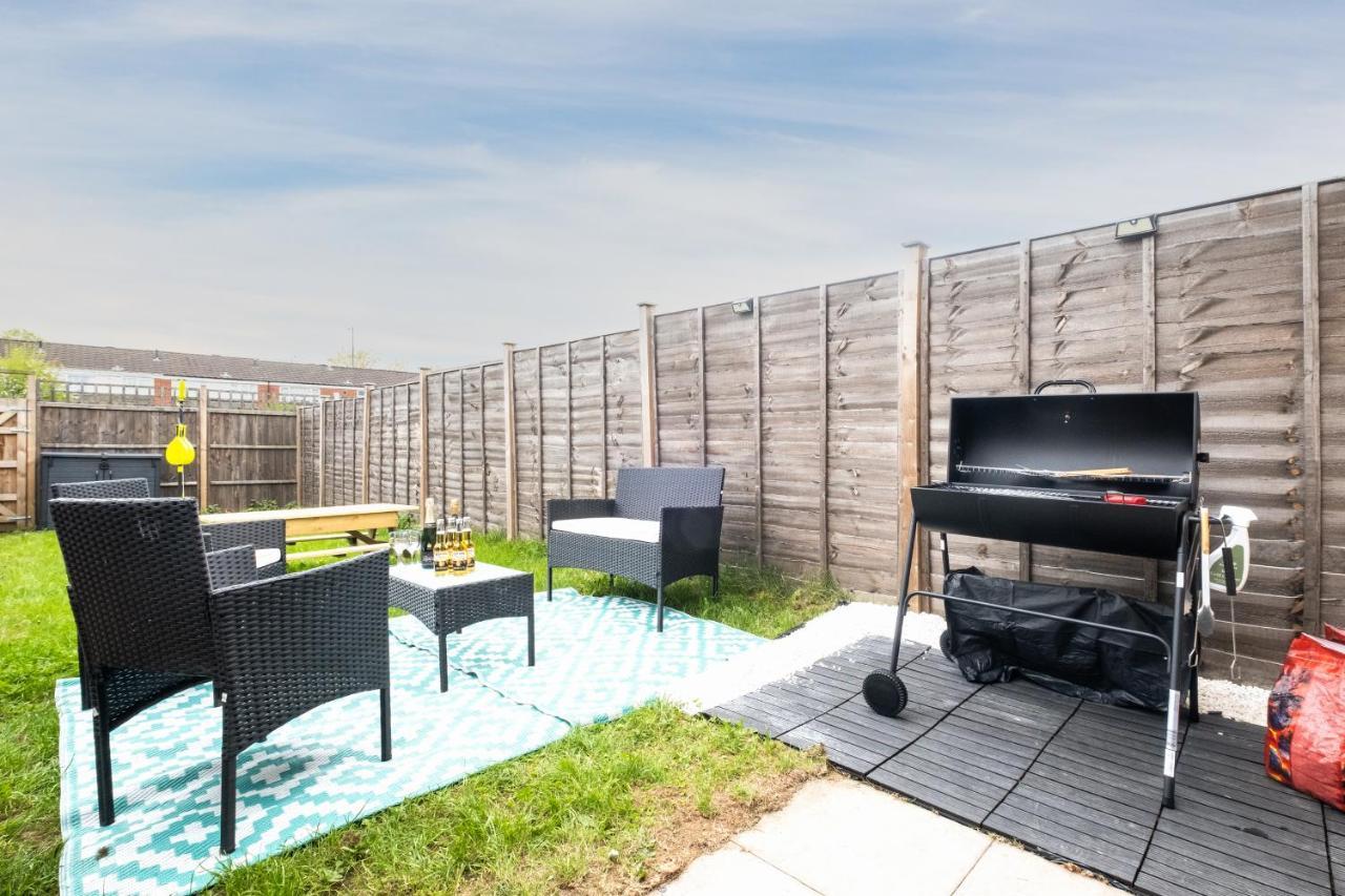 Luxury 2 Bed House Centre ✘ Bbq & Garden ☆ Family Friendly→ Swingball & Outdoor Furniture - Free Parking → With 50 Inch Smart Tv, Free Netflix & Wifi ✘ Comfy Seating Area - By Maevela Birmingham