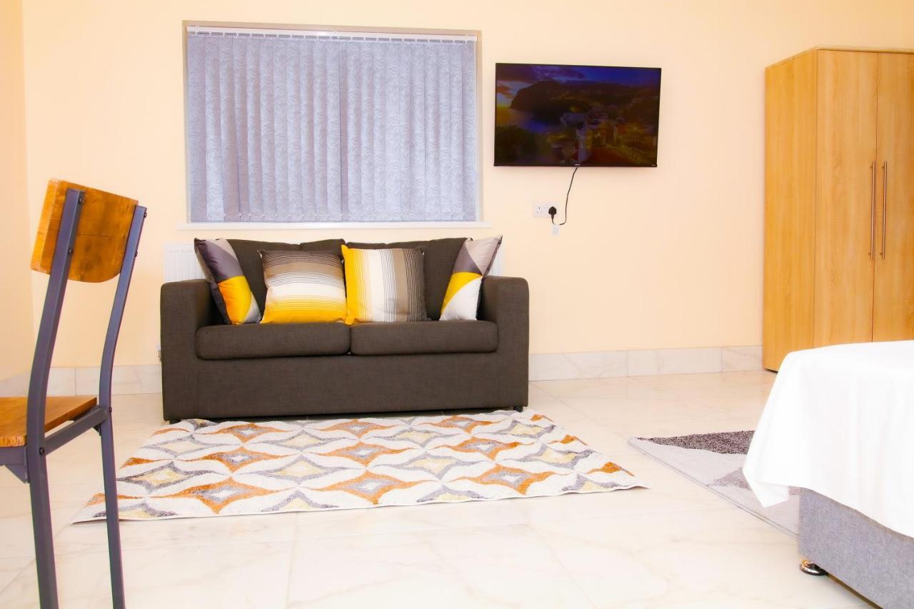 Road From 360midlands, En-suite Apartment