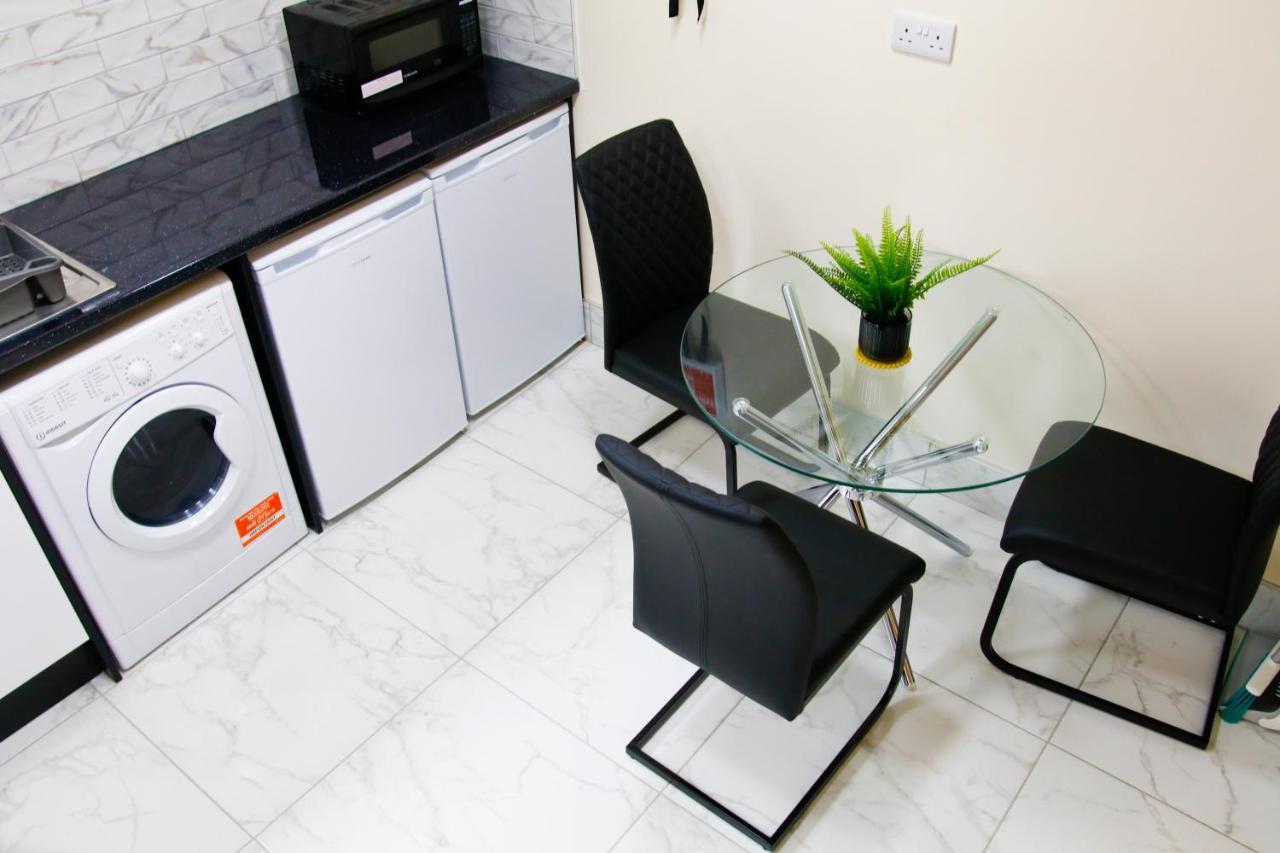 Road From 360midlands, En-suite Apartment Birmingham