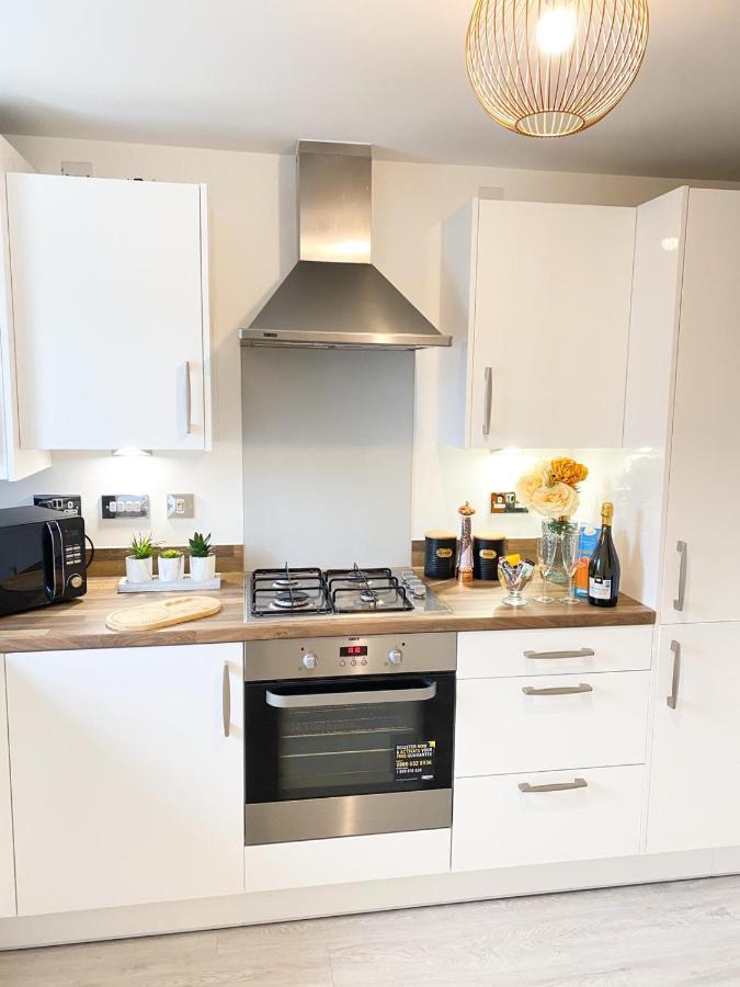 Tudors Esuites 3 Bed House Garden & Netflix