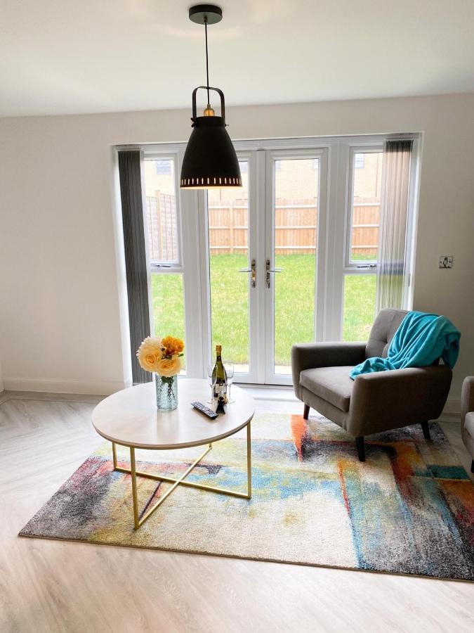 Tudors Esuites 3 Bed House Garden & Netflix Holiday home Birmingham