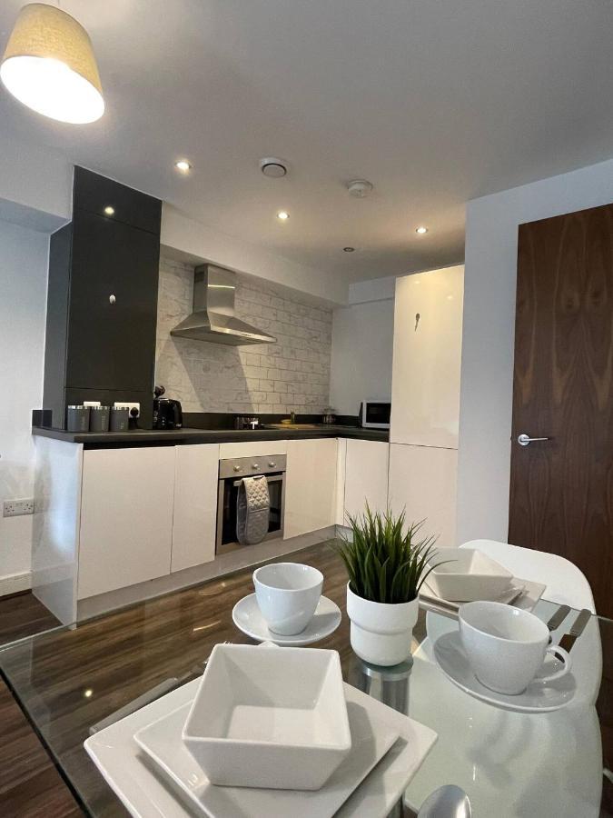 Modern Spacious 1 Bed Flat In Centre With Free Parking, Fast Free Wifi And Netflix *