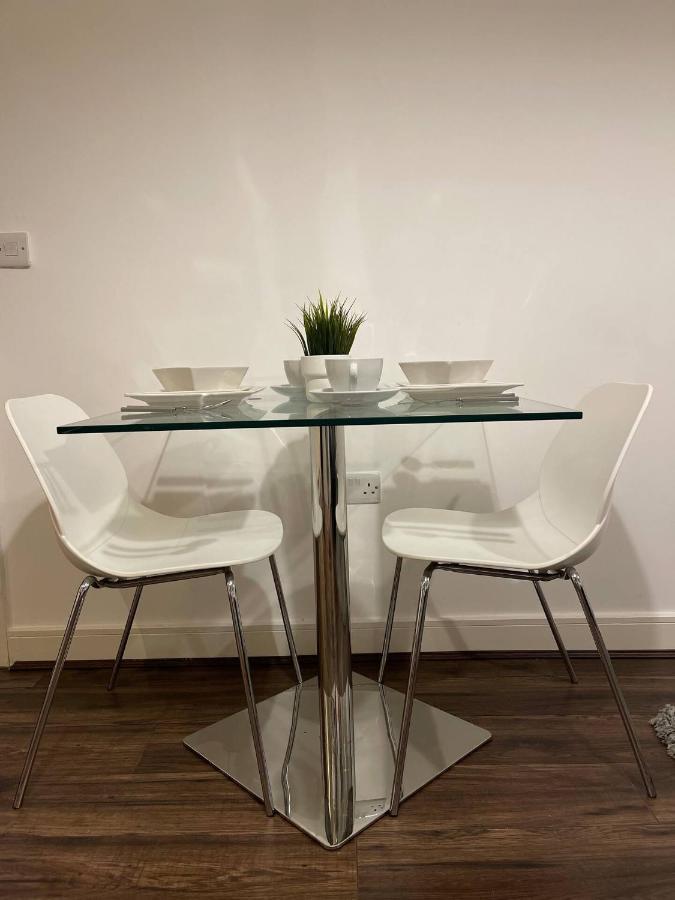 Modern Spacious 1 Bed Flat In Centre With Free Parking, Fast Free Wifi And Netflix * Birmingham
