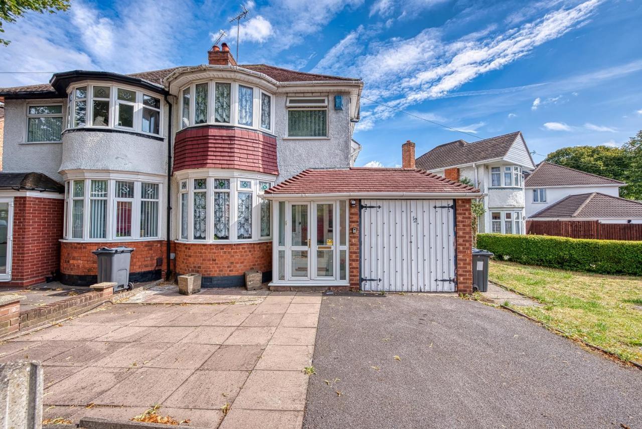 Xclusive Living Spacious 3 Bedroom House,sleep 6, Free Wifi, Parking Close To Nec On Horrell Road Holiday home Birmingham