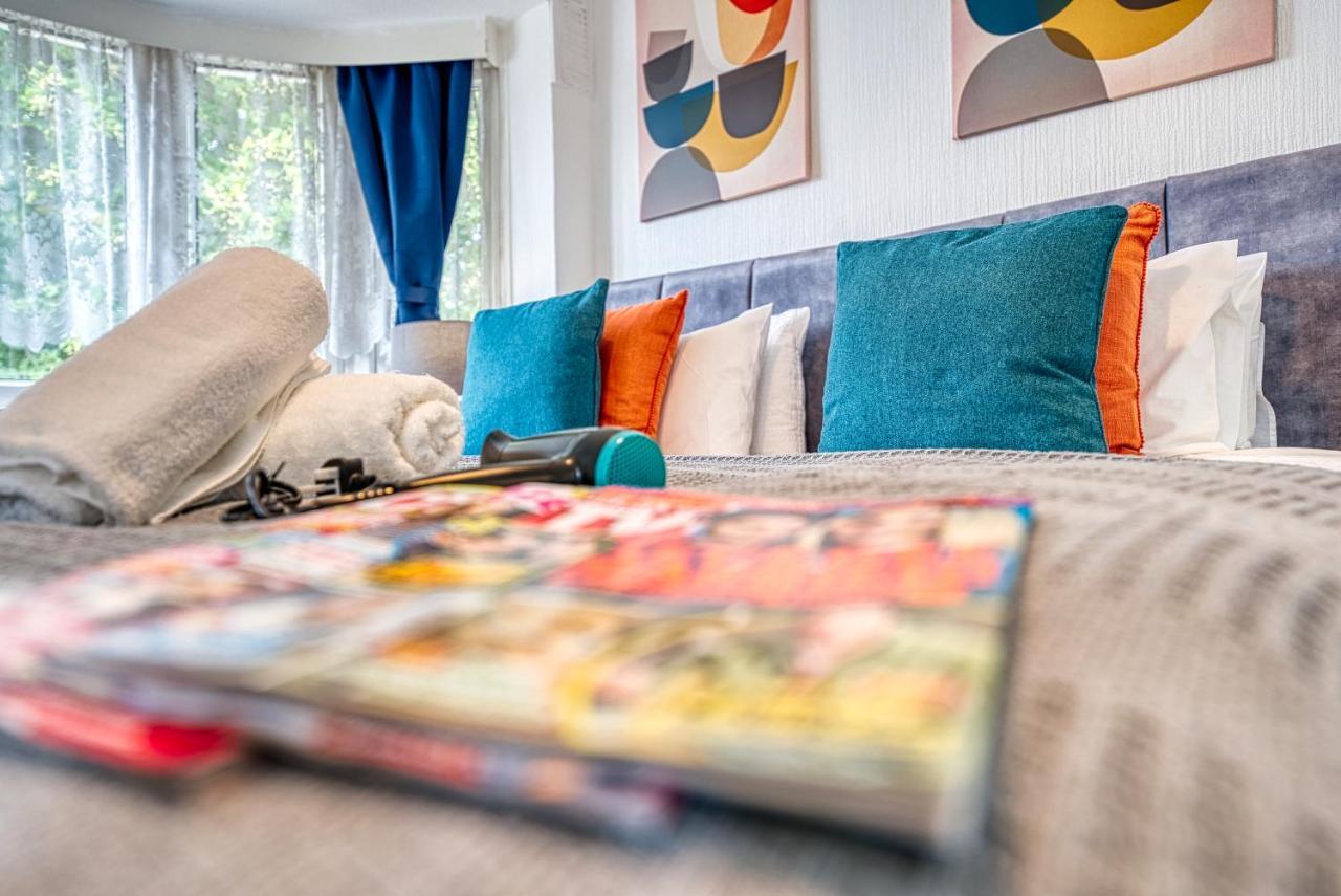 Xclusive Living Spacious 3 Bedroom House,sleep 6, Free Wifi, Parking Close To Nec On Horrell Road