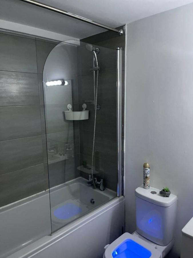 Modern Spacious 1 Bed Flat In Centre With Free Parking, Fast Free Wifi And Netflix
