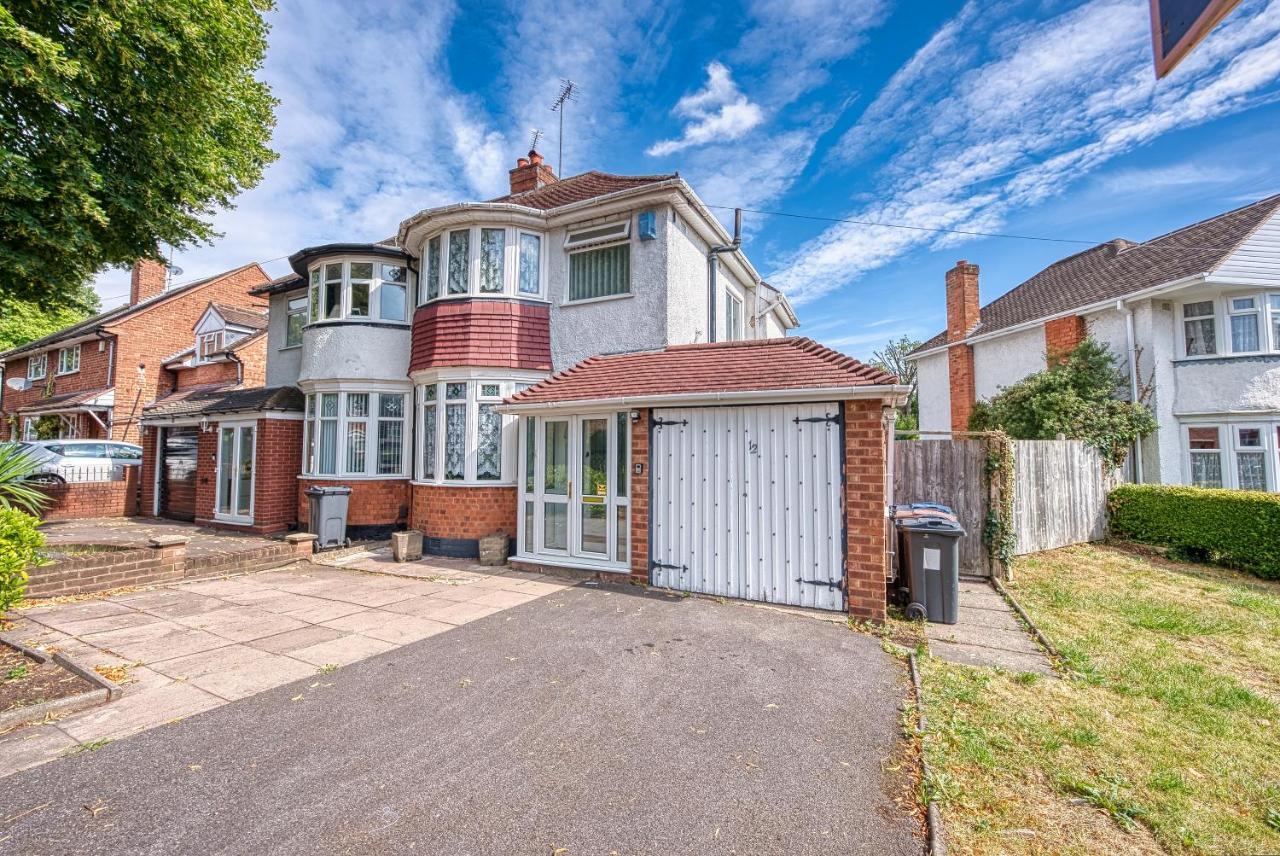 Xclusive Living Spacious 3 Bedroom House,sleep 6, Free Wifi, Parking Close To Nec On Horrell Road
