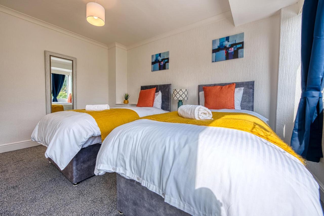 Holiday home Xclusive Living Spacious 3 Bedroom House,sleep 6, Free Wifi, Parking Close To Nec On Horrell Road