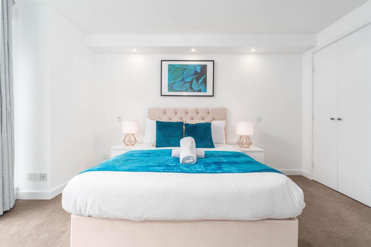 Luxury Two Bedroom Centre - Secure Parking - Rated Exceptional *
