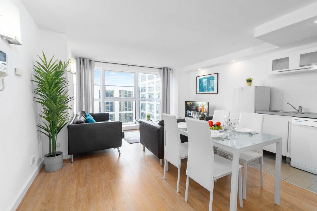 Luxury Two Bedroom Centre - Secure Parking - Rated Exceptional *