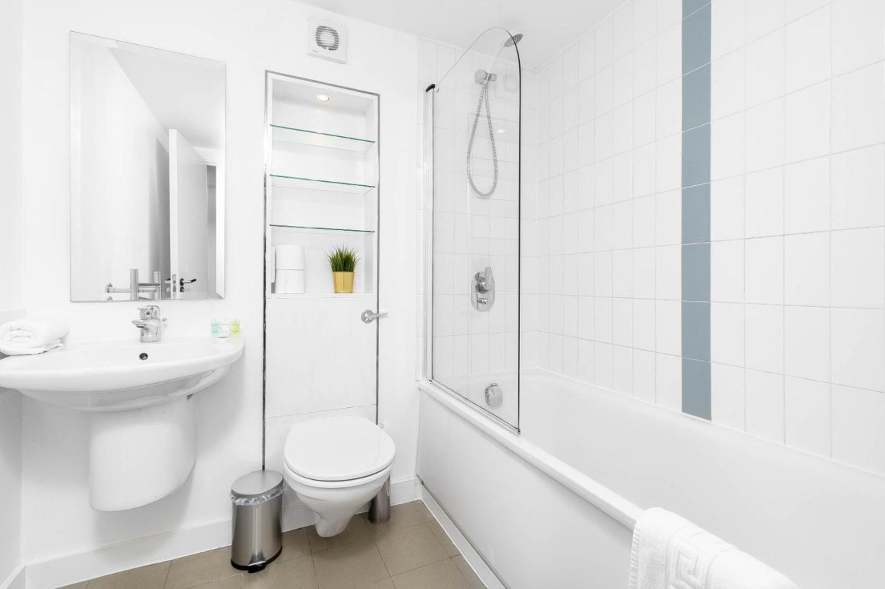 Luxury Two Bedroom Centre - Secure Parking - Rated Exceptional Apartment Birmingham