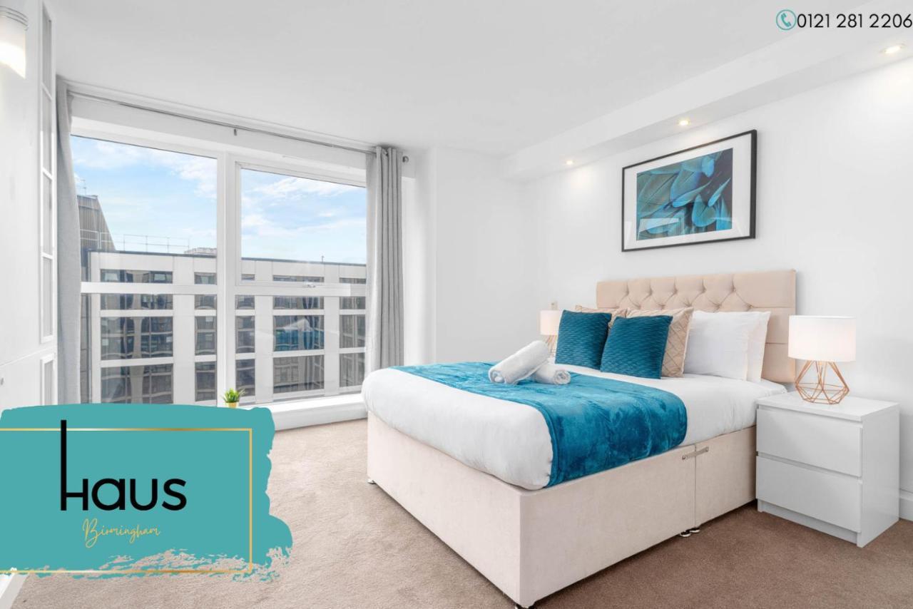 Luxury Two Bedroom Centre - Secure Parking - Rated Exceptional Apartment *