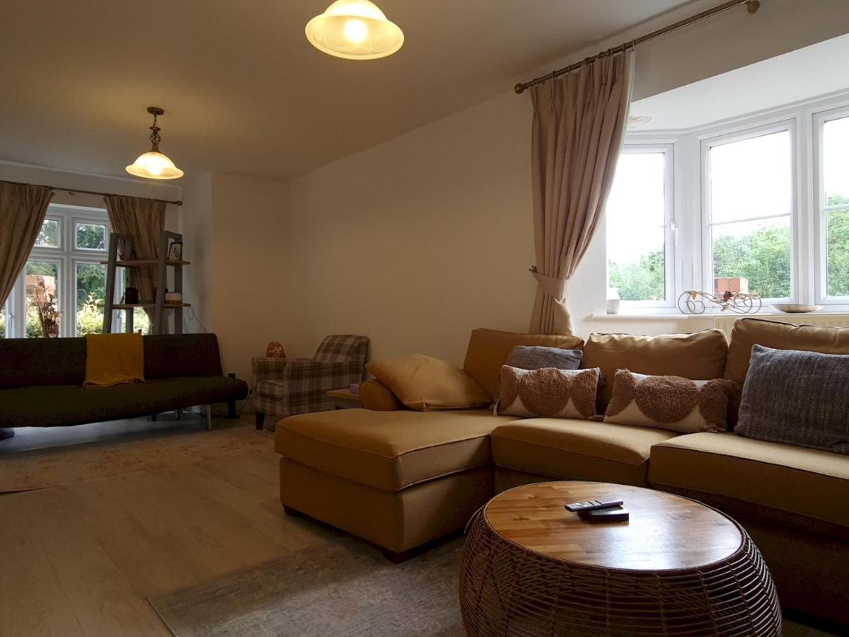 Pass The Keys Well Located Modern 5 Bedroom House