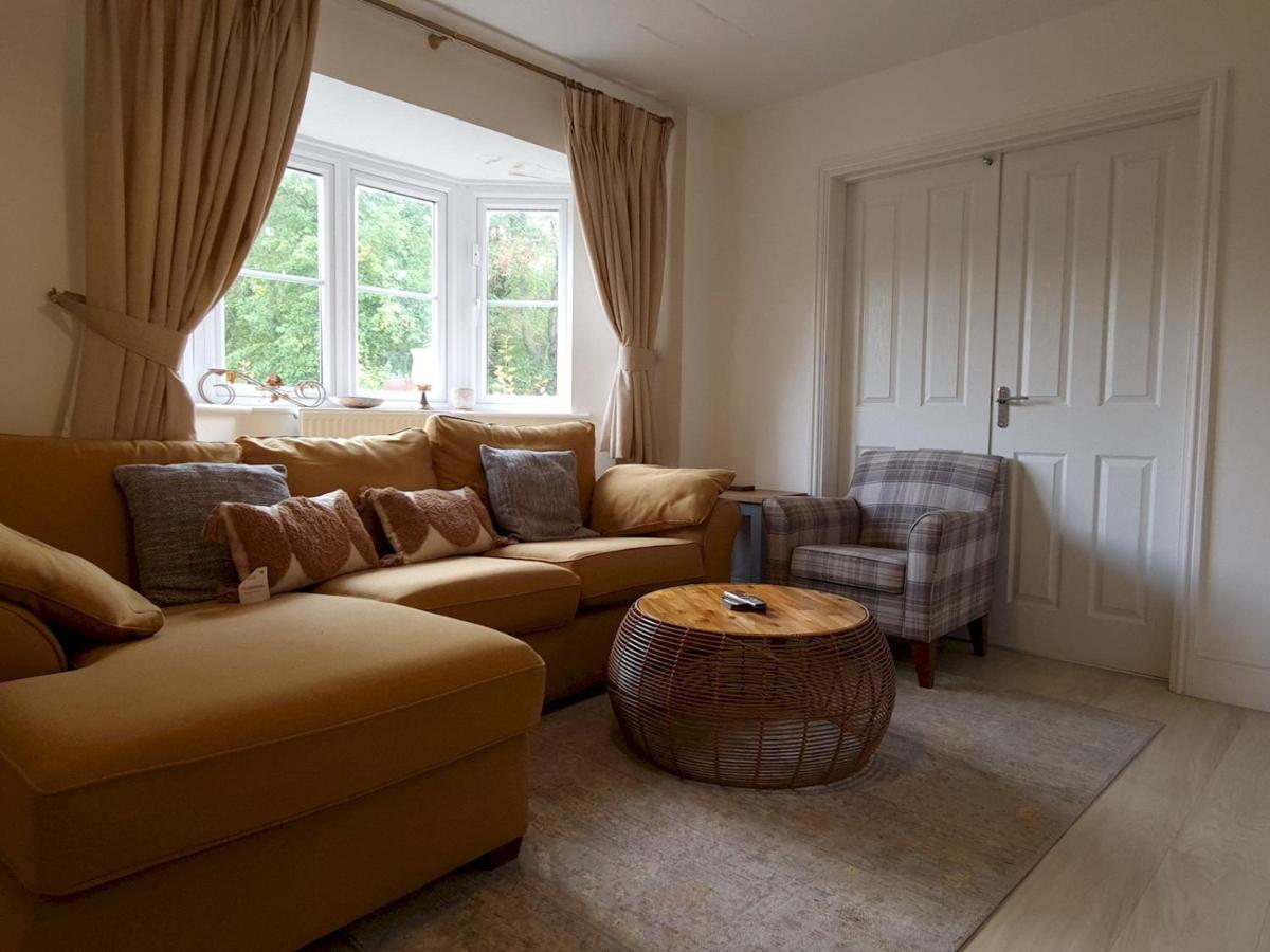 Pass The Keys Well Located Modern 5 Bedroom House Holiday home Birmingham