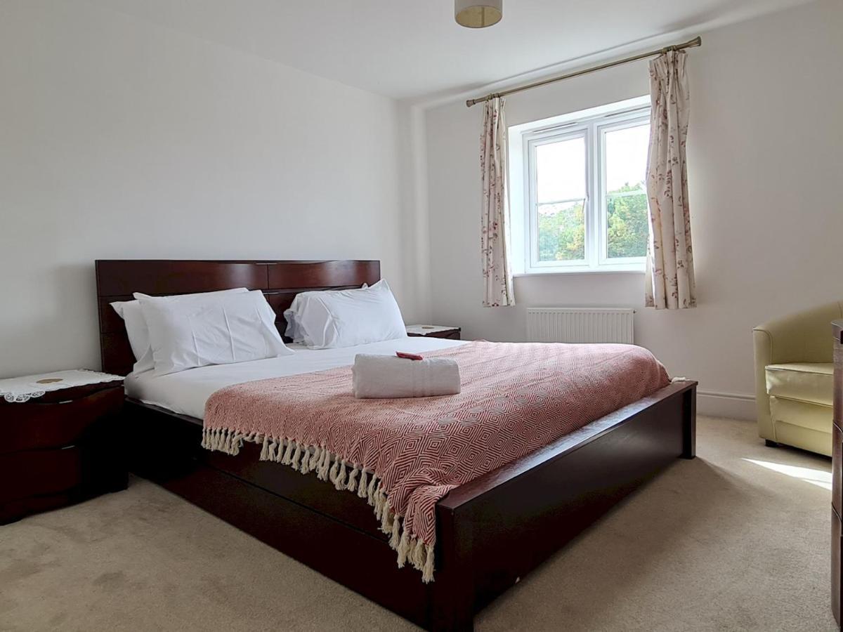Pass The Keys Well Located Modern 5 Bedroom House