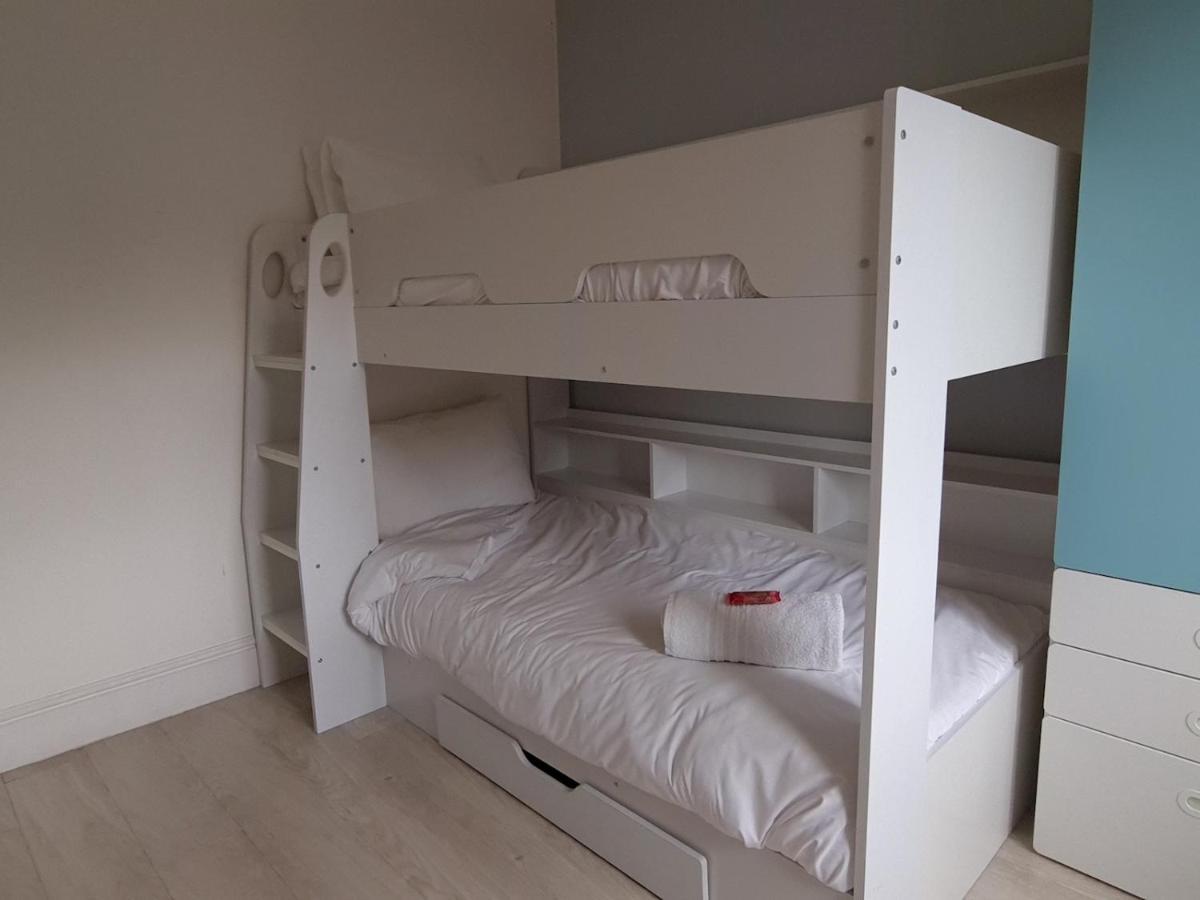Pass The Keys Well Located Modern 5 Bedroom House *