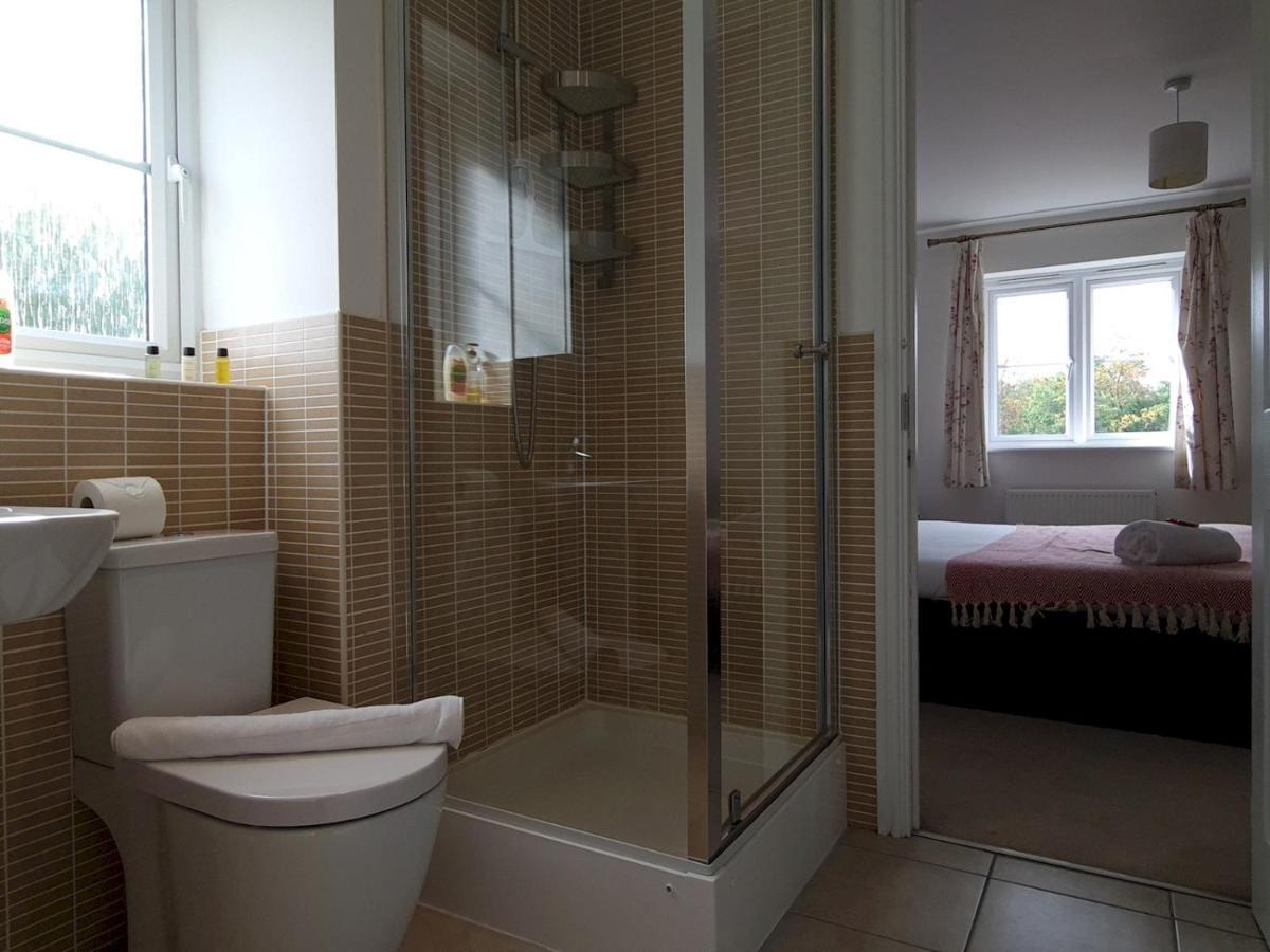 Pass The Keys Well Located Modern 5 Bedroom House Holiday home Birmingham