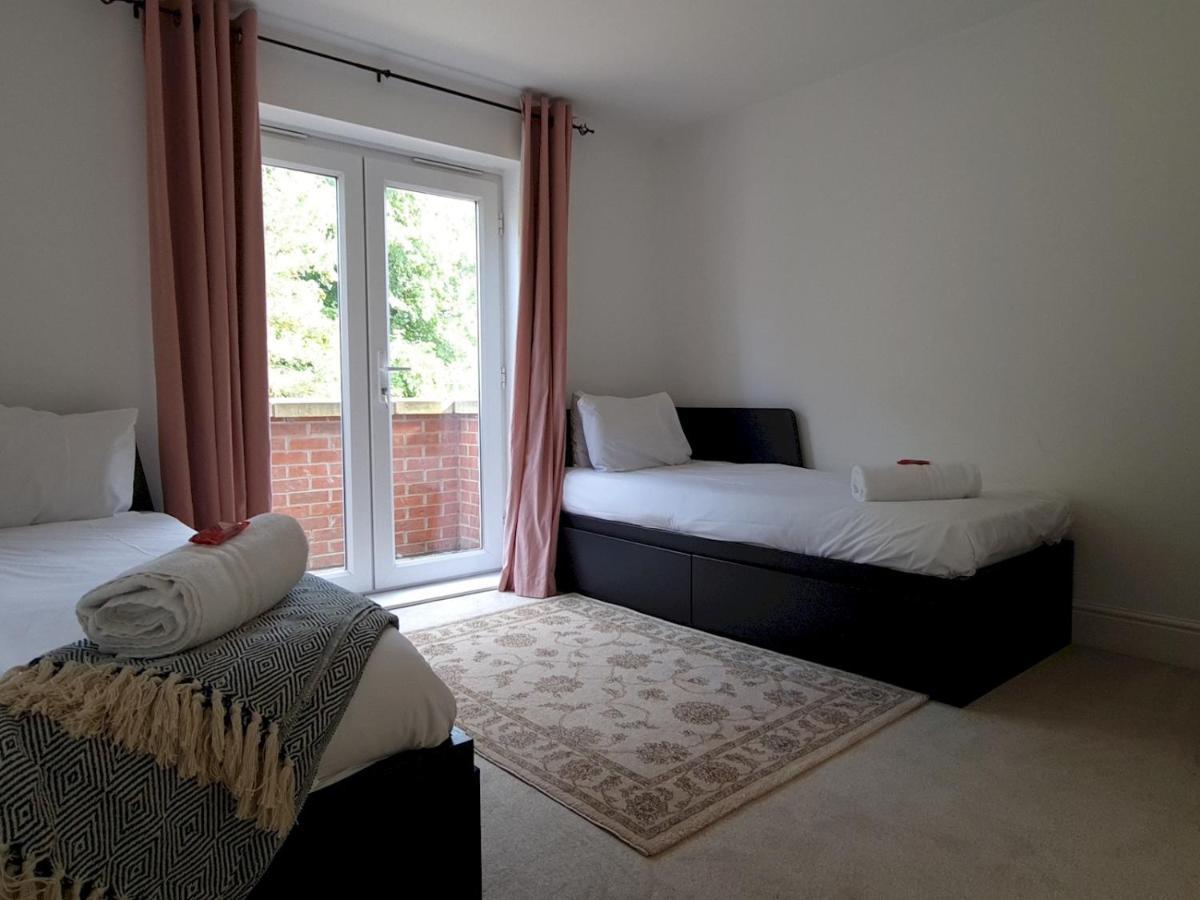 Pass The Keys Well Located Modern 5 Bedroom House Holiday home *