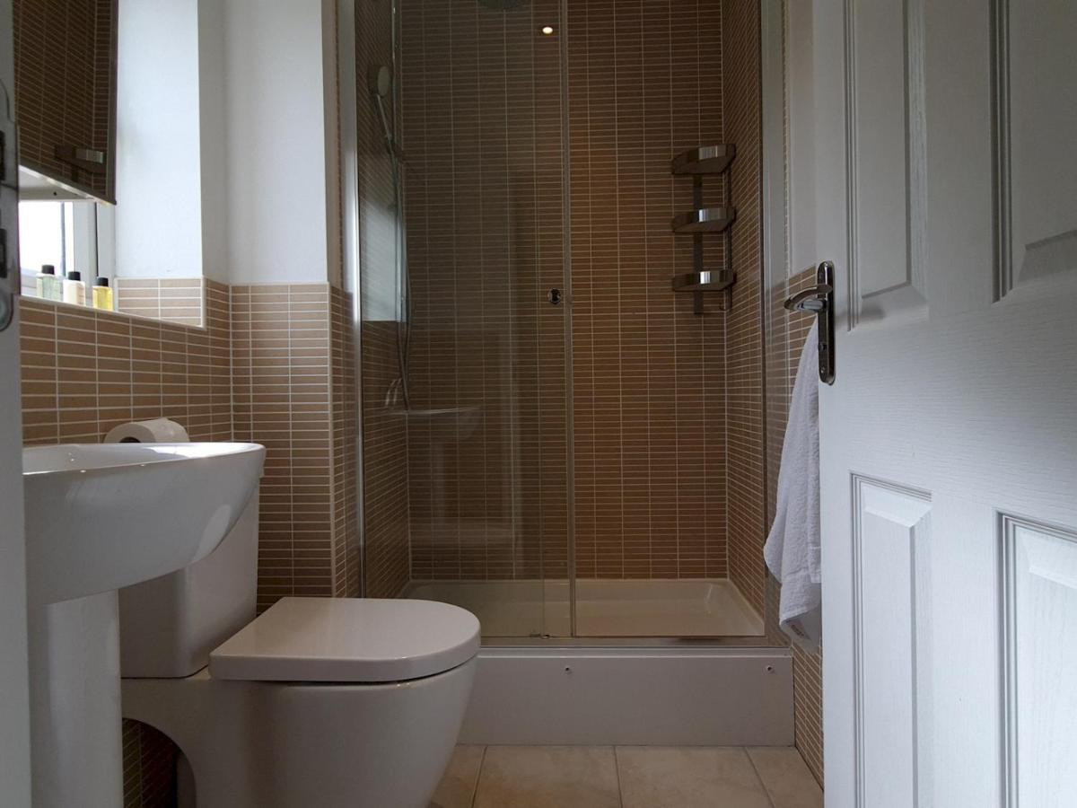 Pass The Keys Well Located Modern 5 Bedroom House Holiday home