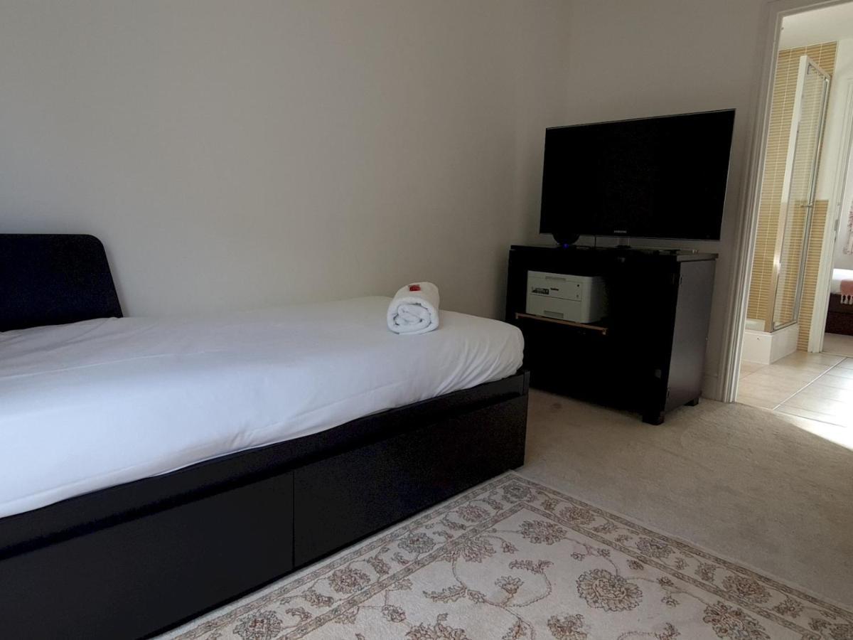 Holiday home Pass The Keys Well Located Modern 5 Bedroom House *